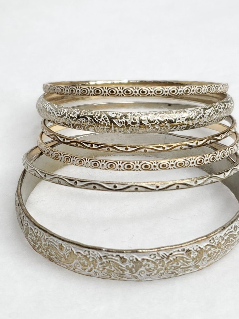 Vintage Etched Bangle Bracelet Lot Stackable Gold Tone White 8 1/4" - Picture 2 of 6